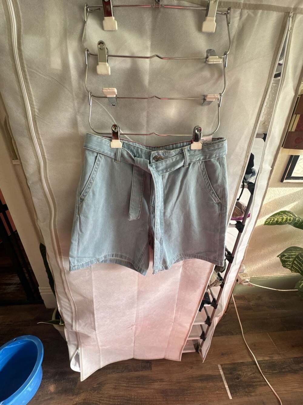 Size 8 Tommy Hilfiger Rigid 6" Short Light Blue Denim Belted Shorts
